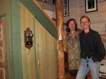 Suomalaisen perhe on ollut tyytyväinen ekotaloonsa. Luonnonmateriaaleja on käytetty mahdollisimman paljon koko rakennuksessa.