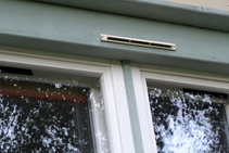 Korvausilmaa saadaan ikkunakarmiventtiileistä.