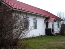 Tollinmäen kartanon todennäköisesti 1800-luvun lopulla rakennettu "savipytinki", jossa vuosina 1922-1956 toimi Hartolan kunnansairaala. Lisätietoja: http://www.tollinmaki.fi