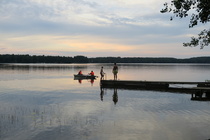 Rajalansaaressa tuossa keskusta vieressä on yksi Suomen harvoja yleisiä savusaunoja (ke) ja toisella puolella keskustaa on läpi talvikauden Vohlisaaren avantosauna ( ma). Molempia voi myös vuokrata omien porukoiden käyttöön.